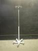 IV POLE ON ROLLING STAND