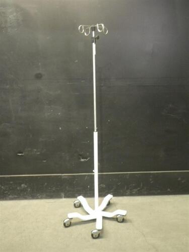 IV POLE ON ROLLING STAND