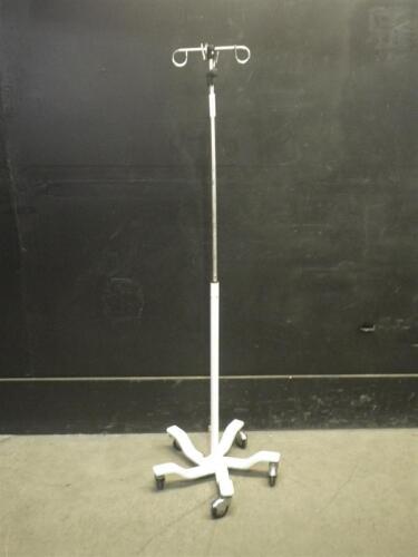 IV POLE ON ROLLING STAND
