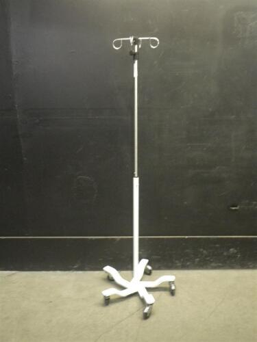 IV POLE ON ROLLING STAND