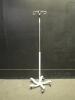 IV POLE ON ROLLING STAND