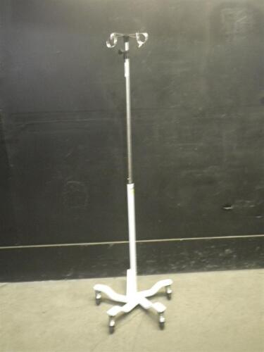 IV POLE ON ROLLING STAND