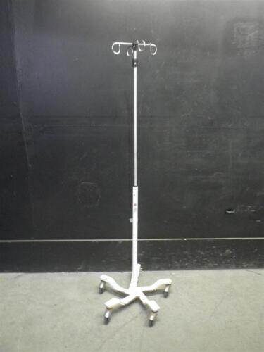 IV POLE ON ROLLING STAND