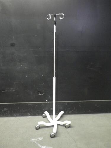 IV POLE ON ROLLING STAND