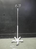 IV POLE ON ROLLING STAND