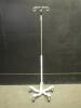 IV POLE ON ROLLING STAND