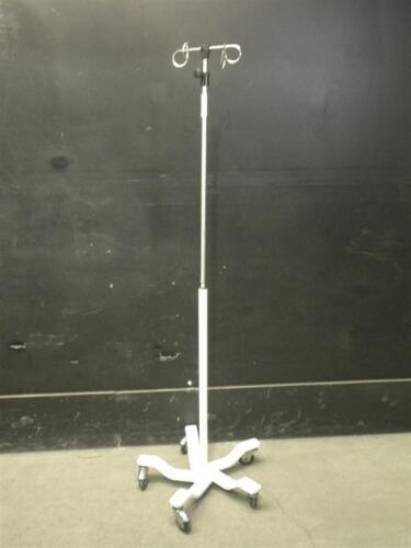 IV POLE ON ROLLING STAND