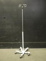 IV POLE ON ROLLING STAND