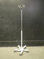 IV POLE ON ROLLING STAND