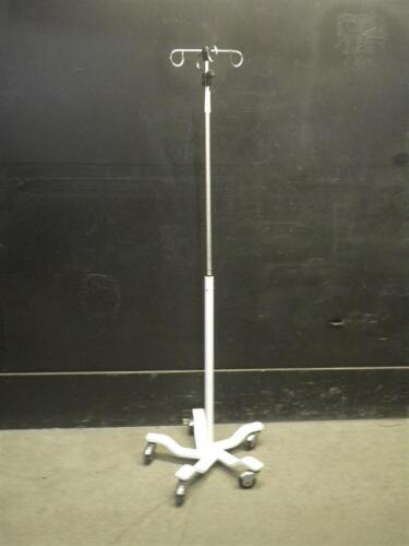 IV POLE ON ROLLING STAND