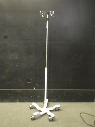 IV POLE ON ROLLING STAND