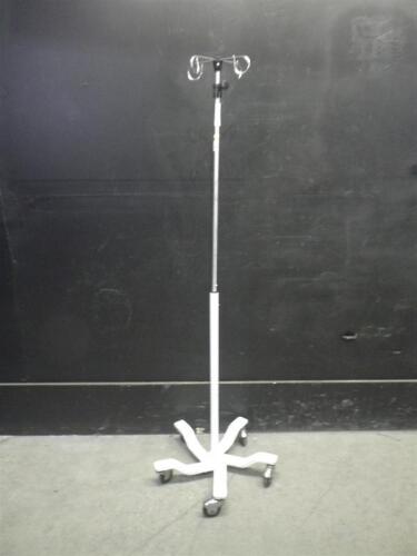 IV POLE ON ROLLING STAND
