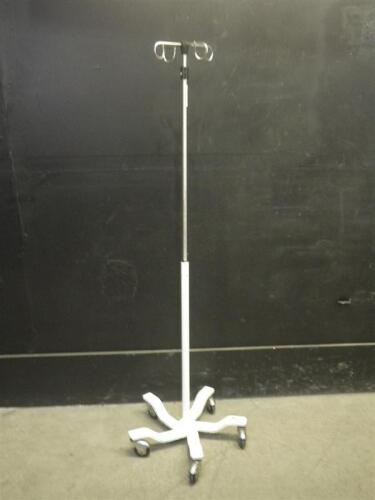 IV POLE ON ROLLING STAND