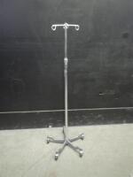 IV POLE ON ROLLING STAND