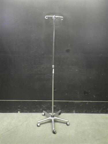 IV POLE ON ROLLING STAND