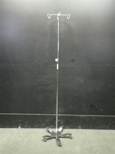 IV POLE ON ROLLING STAND