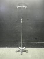 IV POLE ON ROLLING STAND