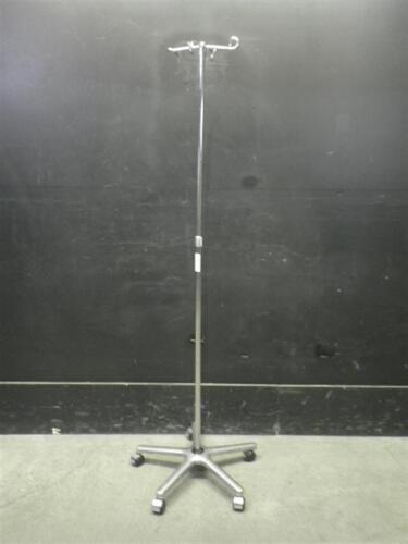 IV POLE ON ROLLING STAND