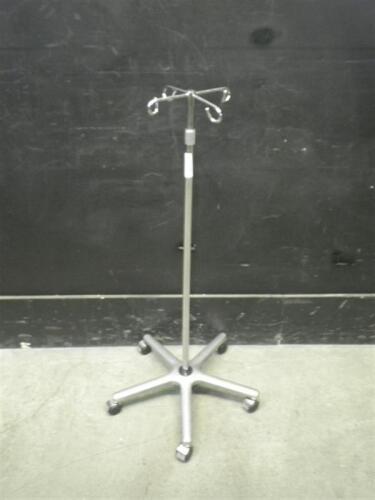 IV POLE ON ROLLING STAND