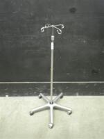 IV POLE ON ROLLING STAND