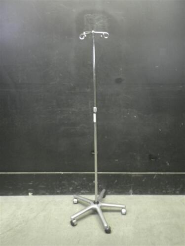 IV POLE ON ROLLING STAND