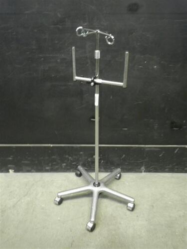 IV POLE ON ROLLING STAND