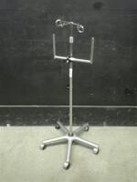 IV POLE ON ROLLING STAND