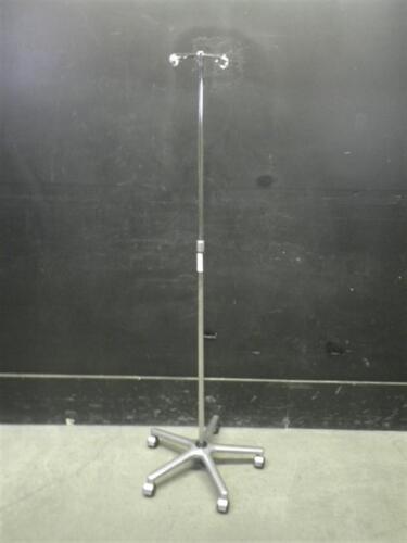 IV POLE ON ROLLING STAND