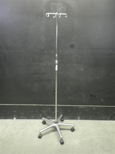 IV POLE ON ROLLING STAND