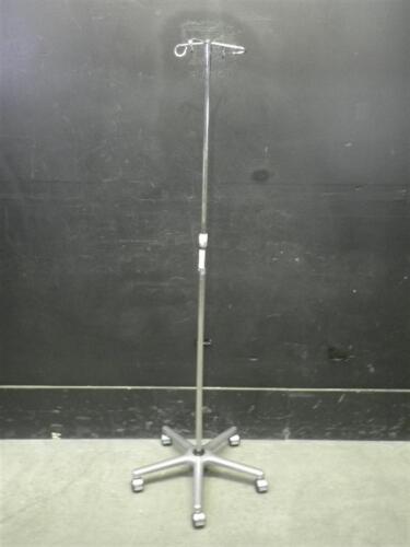 IV POLE ON ROLLING STAND