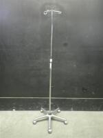IV POLE ON ROLLING STAND