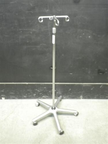 IV POLE ON ROLLING STAND
