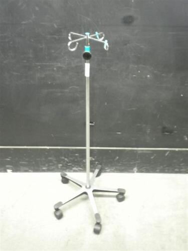 IV POLE ON ROLLING STAND