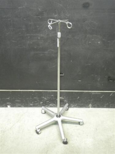 IV POLE ON ROLLING STAND