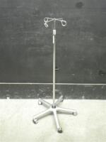 IV POLE ON ROLLING STAND
