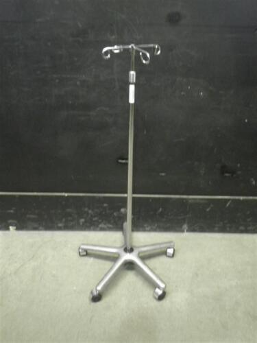 IV POLE ON ROLLING STAND