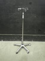IV POLE ON ROLLING STAND
