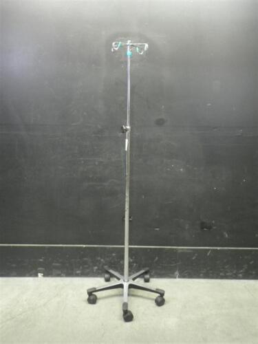 IV POLE ON ROLLING STAND