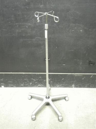 IV POLE ON ROLLING STAND