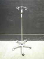 IV POLE ON ROLLING STAND