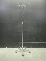 IV POLE ON ROLLING STAND