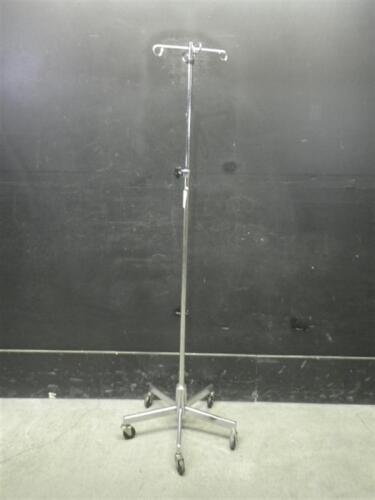 IV POLE ON ROLLING STAND