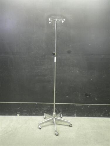 IV POLE ON ROLLING STAND
