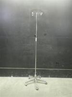 IV POLE ON ROLLING STAND