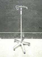 IV POLE ON ROLLING STAND