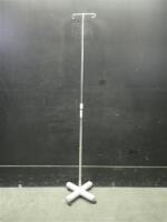 IV POLE ON ROLLING STAND