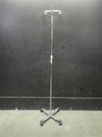 IV POLE ON ROLLING STAND