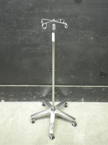 IV POLE ON ROLLING STAND