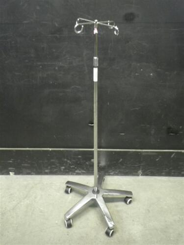 IV POLE ON ROLLING STAND