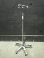 IV POLE ON ROLLING STAND